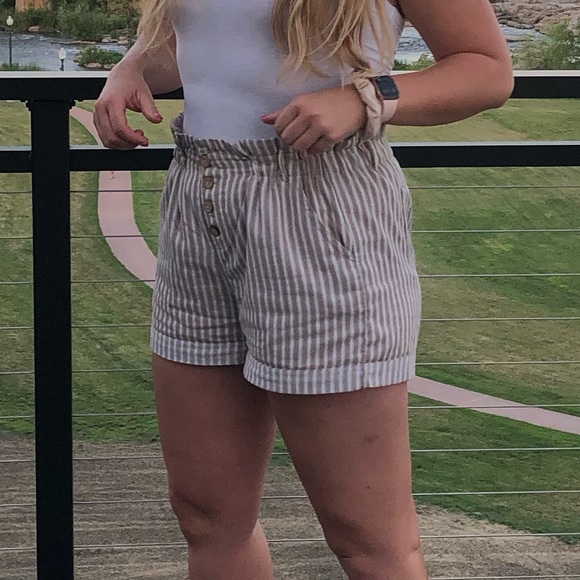 Tan Paper Bag Shorts - Picture 4 of 4